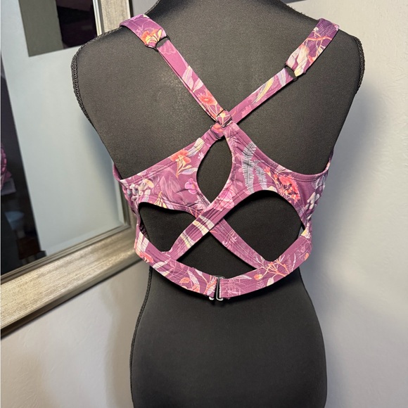 Title Nine Phenom underwire swim
Botanique print Rich Fig 38C - Picture 5 of 7